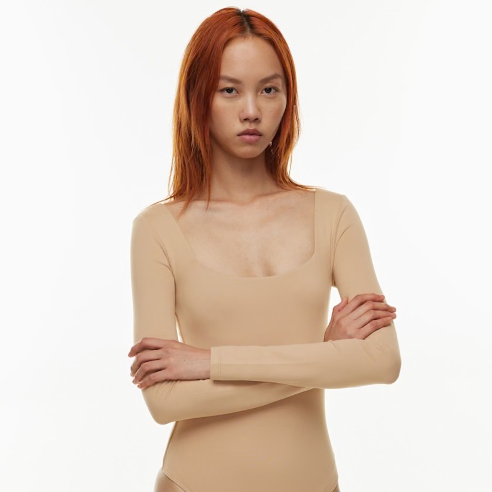 NWT Aritzia Babaton Contour Longsleeve Square Neck in Soft Tan